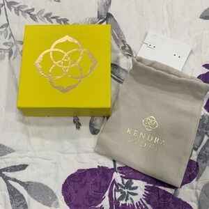Kendra Scott empty box